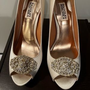 Badgley Mischka Ivory Satin heels